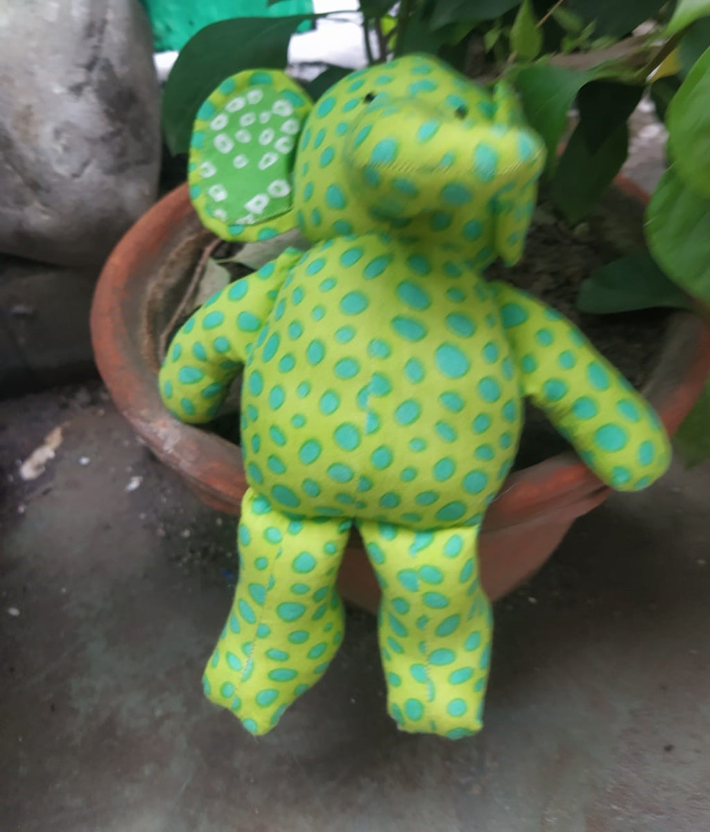 elephant-green-gestures-in