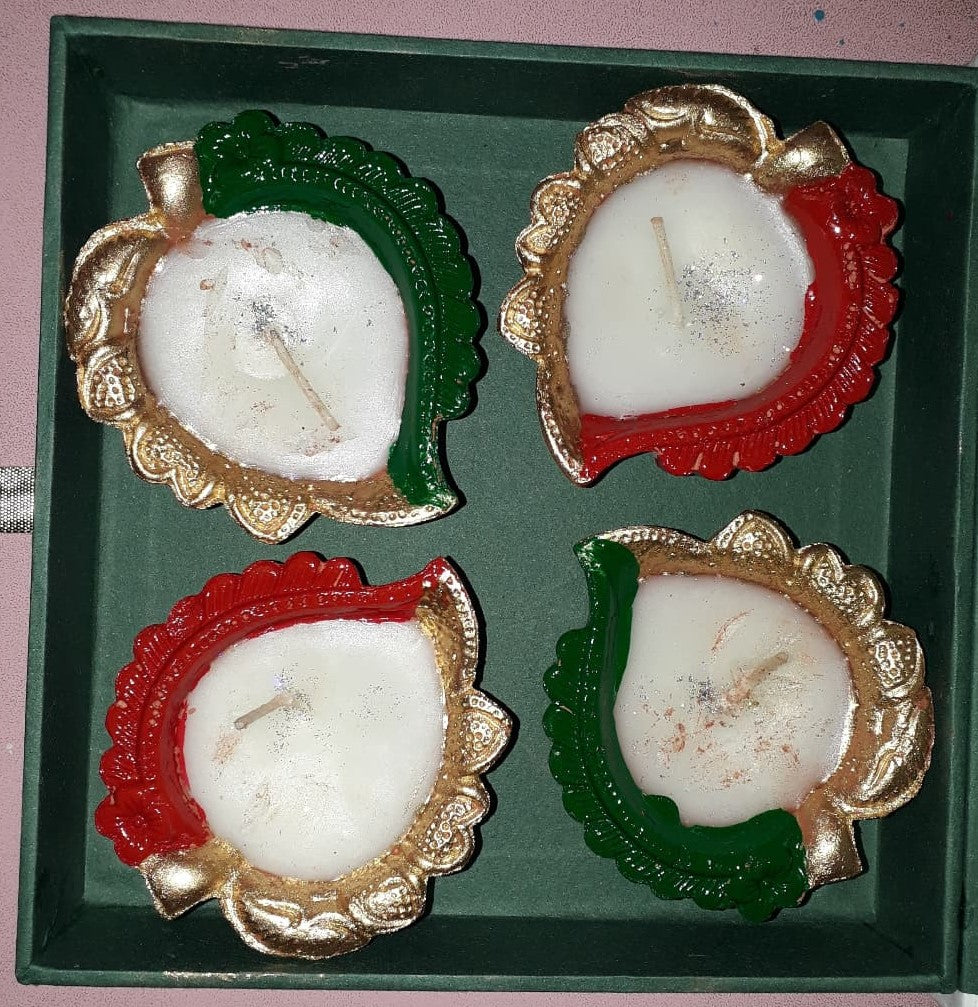 Leaf diyas set with wax